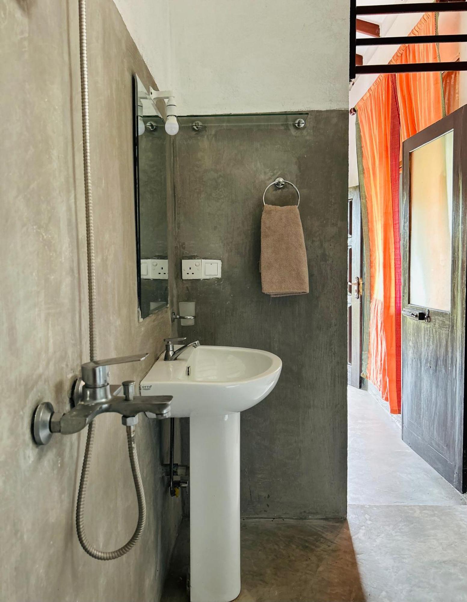 One Bhakthi Hotell Ahangama Exteriör bild